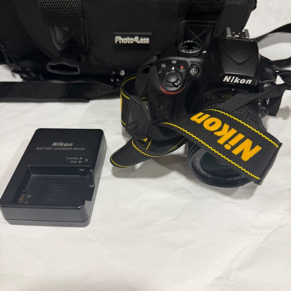 Nikon D3400 DSLR Camera Bundle 18-55mm VR Lens Charger Bag Case 24.2MP